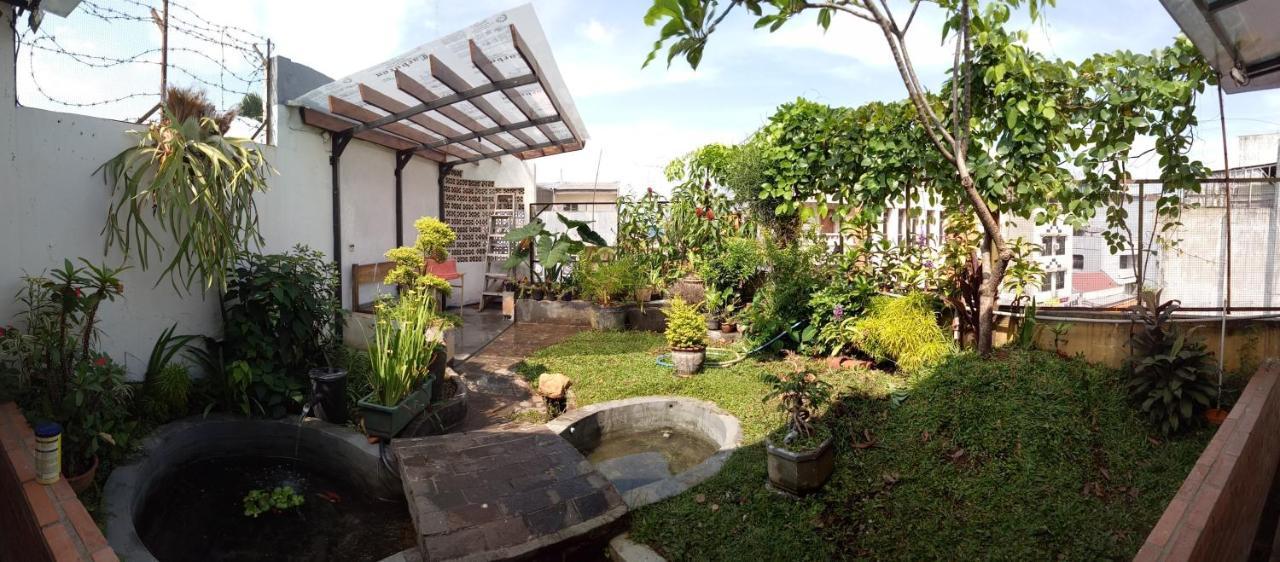 Neo Moritz Homestay Бандунг Экстерьер фото